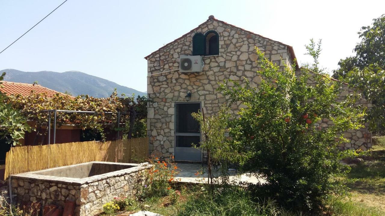 Вилла The Stone House-Zacharatos Nikolaos Poulata Экстерьер фото