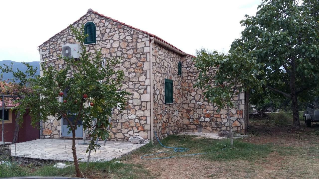 Вилла The Stone House-Zacharatos Nikolaos Poulata Экстерьер фото
