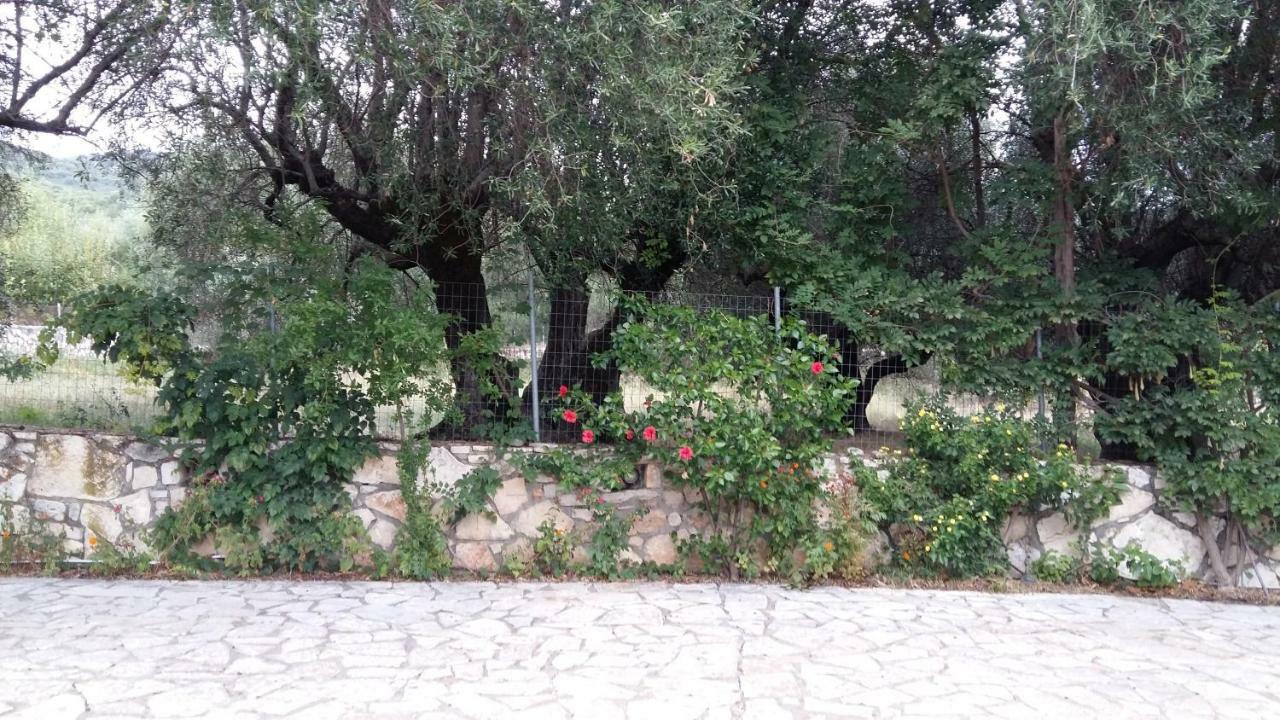 Вилла The Stone House-Zacharatos Nikolaos Poulata Экстерьер фото