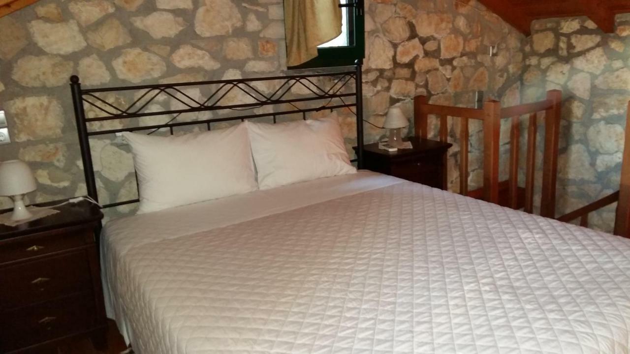 Вилла The Stone House-Zacharatos Nikolaos Poulata Экстерьер фото