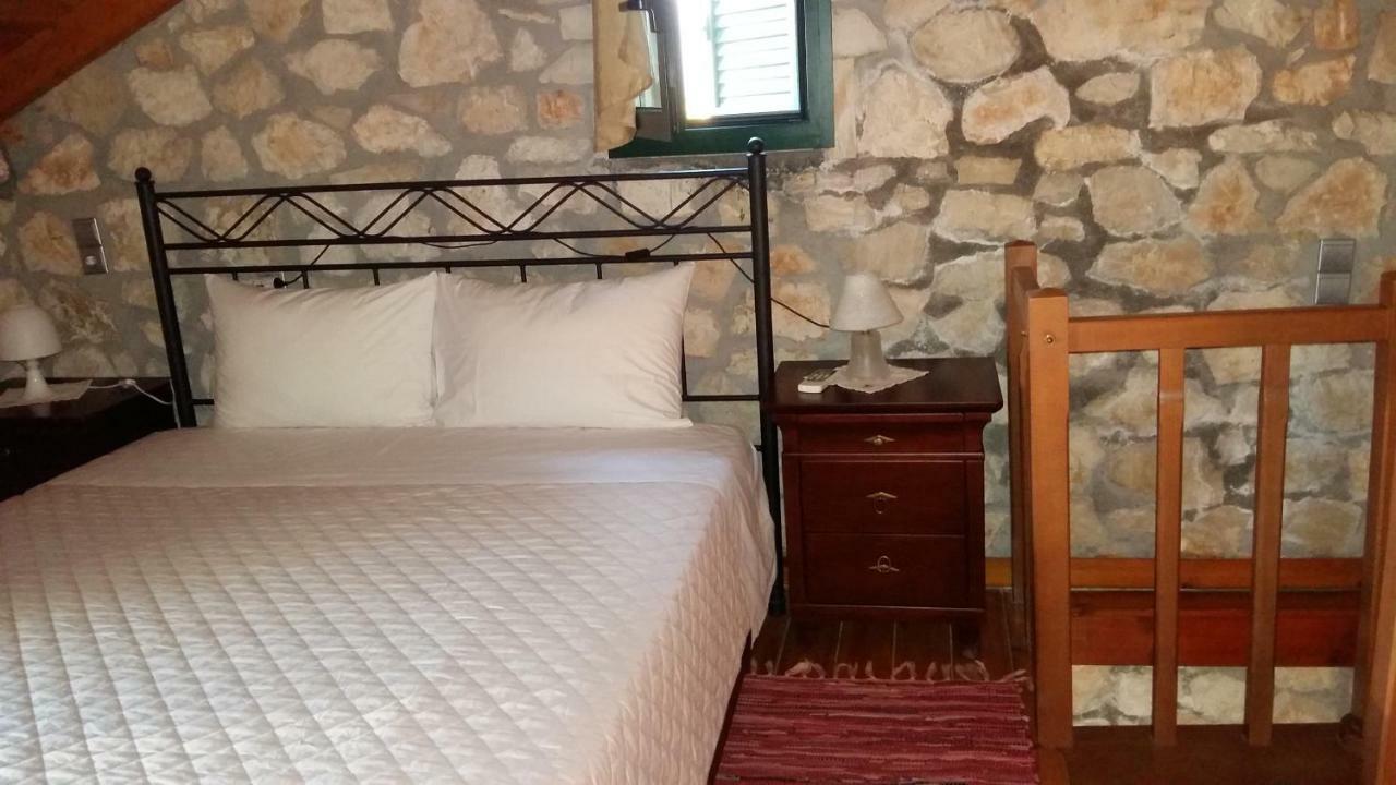 Вилла The Stone House-Zacharatos Nikolaos Poulata Экстерьер фото