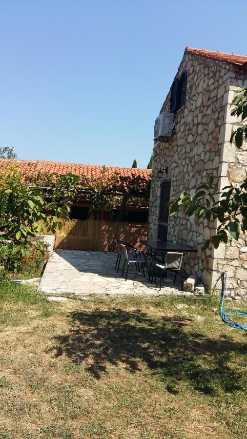 Вилла The Stone House-Zacharatos Nikolaos Poulata Экстерьер фото